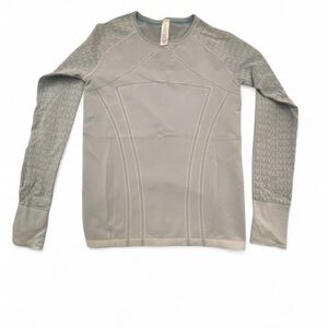 IVIVVA by LULULEMON Girls Logo Active Run Top Gray Blue Long Sleeve Size 14